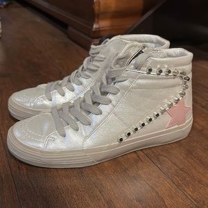 Shu shop size 6 never worn